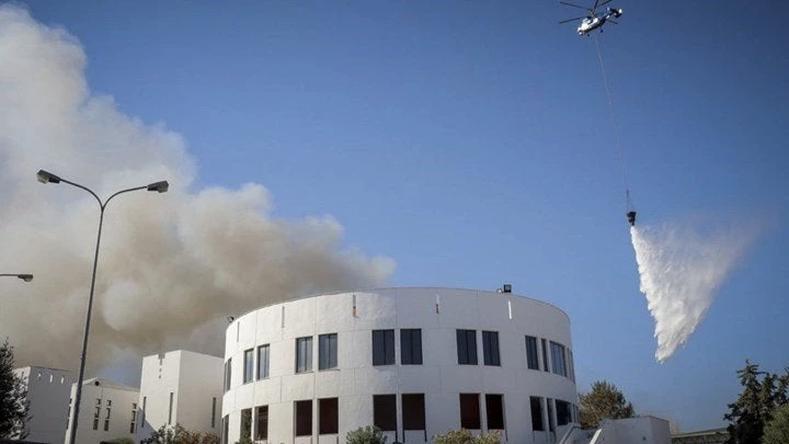 Με δανεικά ρούχα ζουν οι πυρόπληκτοι φοιτητές στο Πανεπιστήμιο Κρήτης (βίντεο)